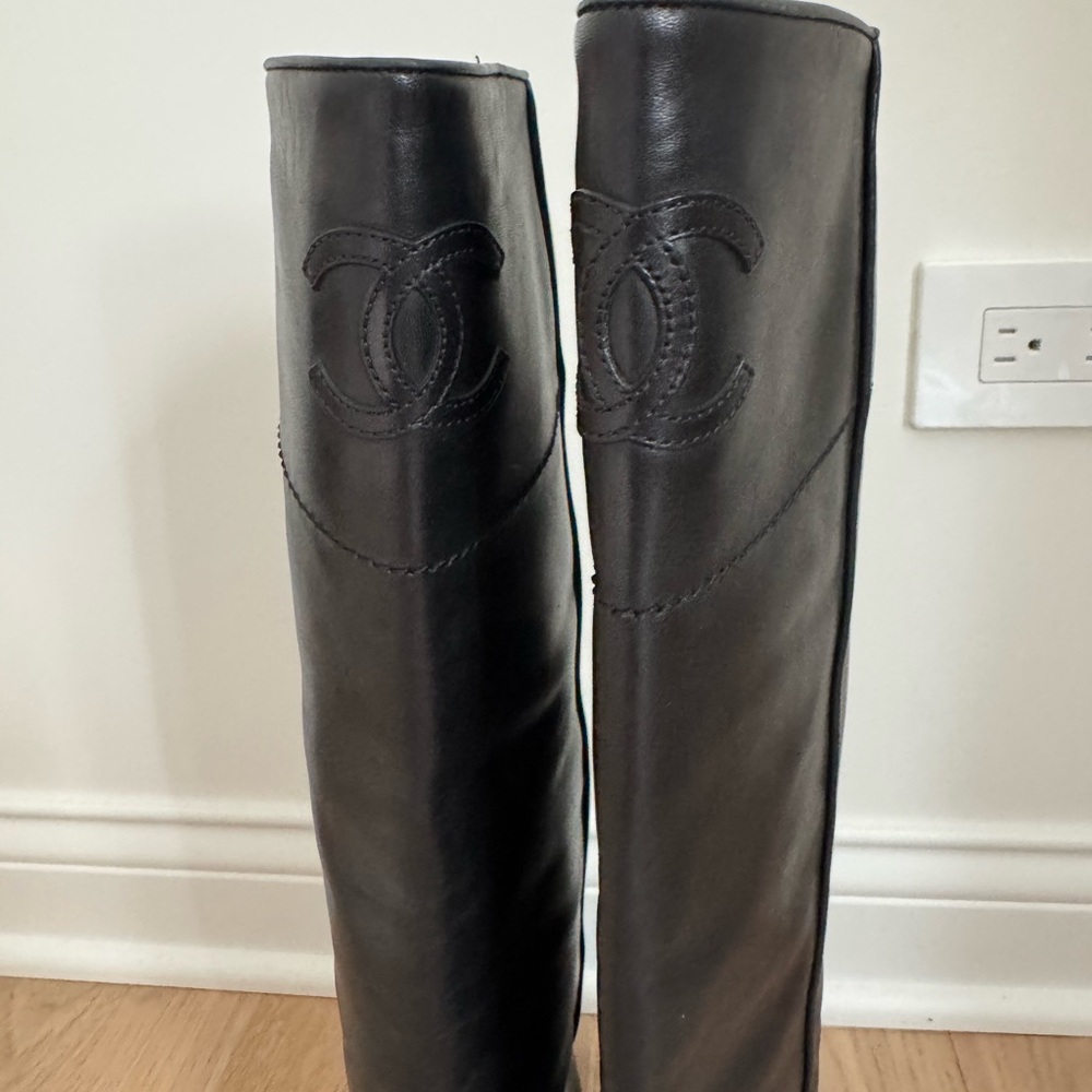 CHANEL Black Leather Knee-High  Boots - Picture 14 of 15